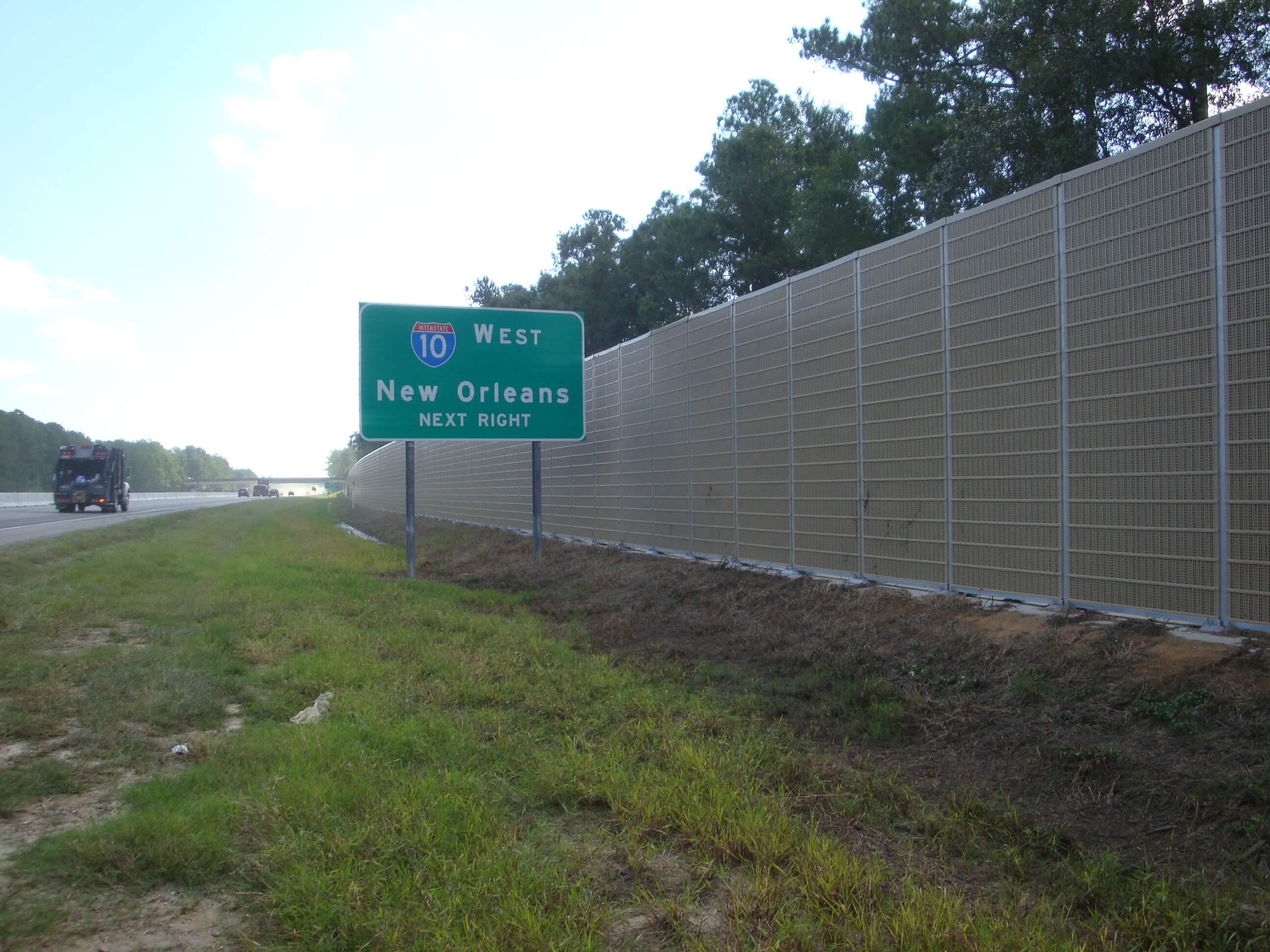 i10 highway sound barrier walls